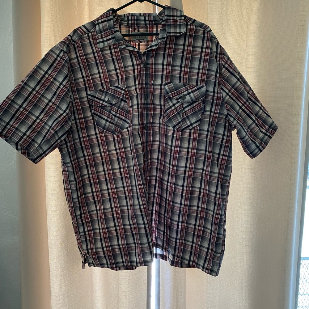 Short sleeve button up
